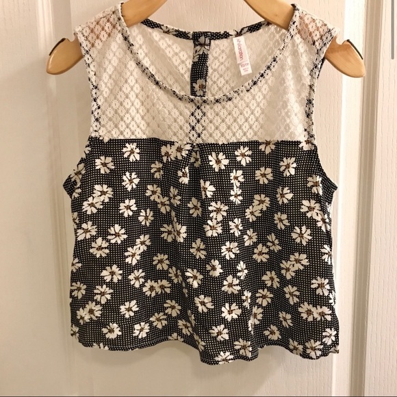 🌼Daisy & lace XS Crop Top🌼 - Picture 1 of 6